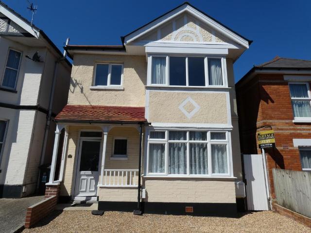Abbott Road, Bournemouth, Dorset 5 bed detached house to rent £2,500 pcm £577 pw