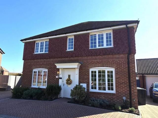 Abbott Way, Holbrook, Ipswich 4 bed detached house to rent £1,900 pcm £438 pw