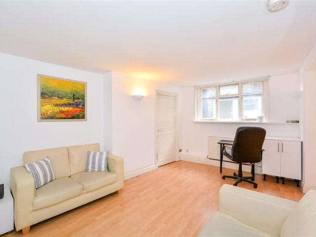 Abbott's Chambers, 202 Bishopsgate, London EC2M, 1 bed flat to rent, £2,600 pcm | PrimeLocation