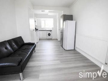 Abbotts Close, Uxbridge, Middlesex 6 bed house of multiple occupation to rent £4,000 pcm £923 pw