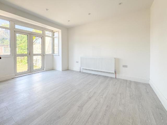 Abbotts Road, MITCHAM 3 bed house to rent £2,400 pcm £554 pw