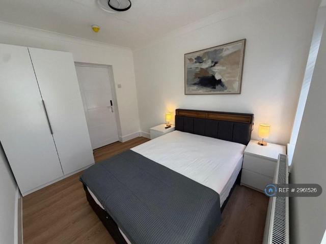 Abbs Cross Lane, Hornchurch, RM12 1 bed in a house share to rent £850 pcm £196 pw