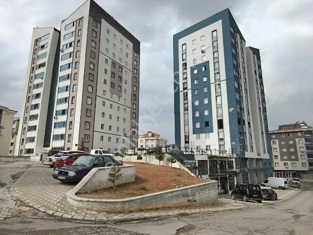 Abdulhamithan Mahallesinin En Güzel Yerinde Satılık Geniş 2+1