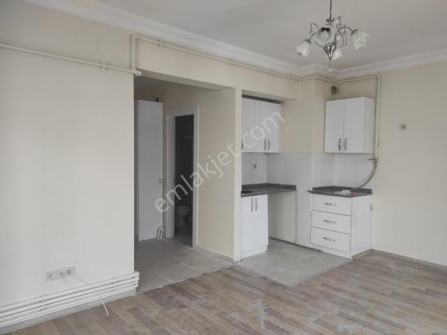Abdulhamithan Da Bakımlı Ferah Kulanışlı Daire Toprak Emlak Tan