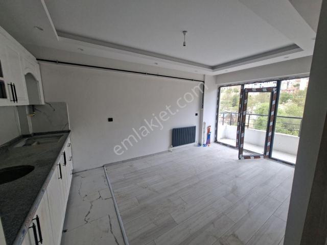 Abdullahpaşa'da Çok Acillll Satılık Sıfır 1+1 Arakat Daire