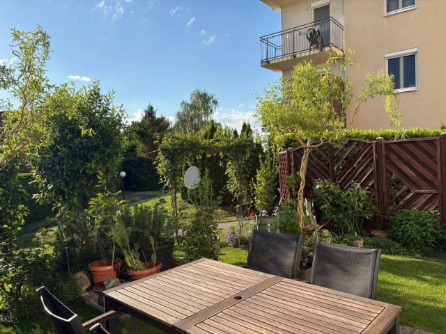 Abendsonne und Garten: Terrassenwohnung mit KFZ Stellplatz