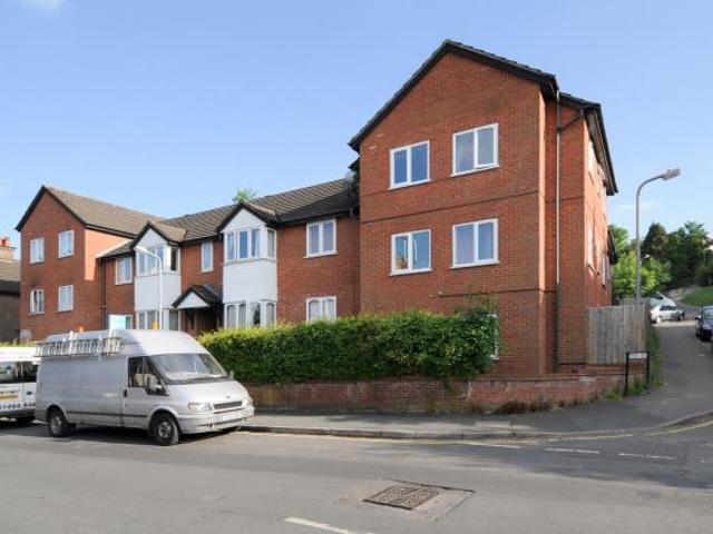 Abercromby Court, Abercromby Avenue. 2 bed flat to rent £1,200 pcm £277 pw