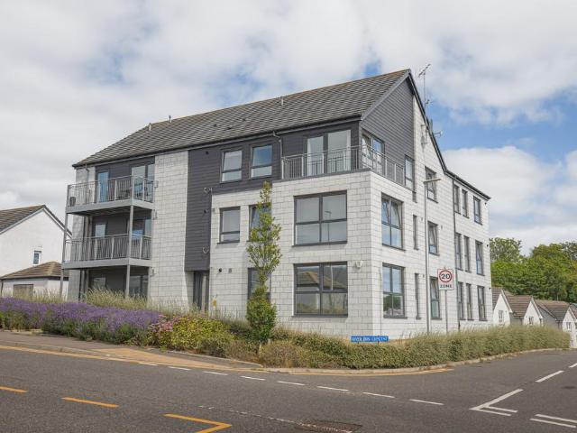 Aberdeen 2 bed apartment to rent £1,015 pcm £234 pw