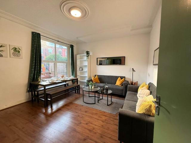 Aberdeen Walk Room 3, Armley, Leeds