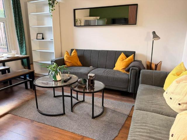 Aberdeen Walk Room 5, Armley, Leeds