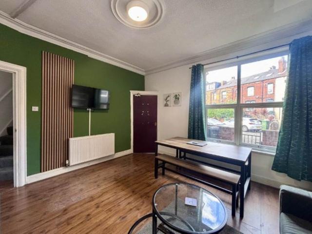 Aberdeen Walk Room 5, Armley, Leeds