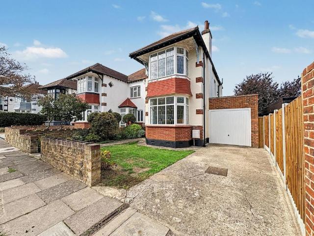 Aberdeen Gardens, Leigh On Sea 3 bed semi detached house to rent £2,000 pcm £462 pw