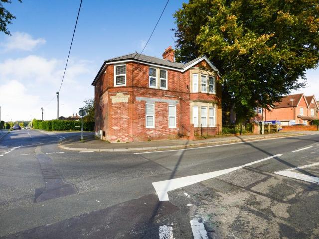 Aberdeen House, 52 Liphook Road, Lindford, Bordon GU35, 1 bed flat to rent, £950 pcm | PrimeLocation