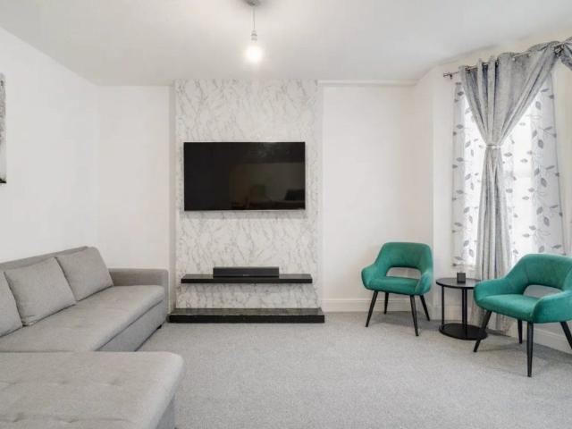 Aberdeen Road, Croydon CR0, 2 bed flat to rent, £1,750 pcm | PrimeLocation