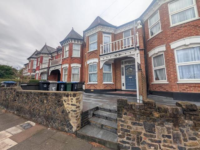 Aberdeen Road, Dollis Hill, London NW10 4 bed terraced house to rent £3,800 pcm £877 pw