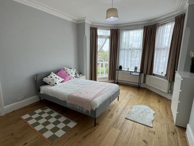 Aberdeen Road, London NW10 5 bed house to rent £4,500 pcm £1,038 pw