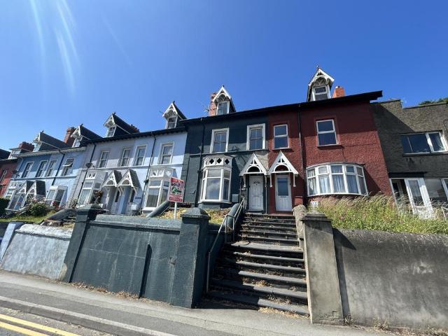 Aberystwyth SY23 6 bed terraced house to rent £3,570 pcm £824 pw