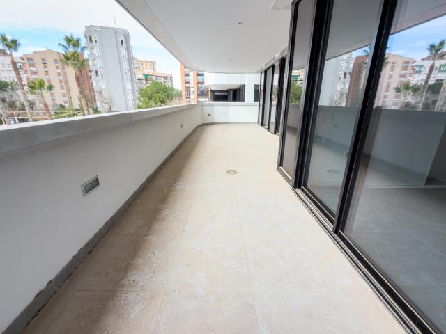 ABFinancial presenta este exclusivo piso de obra nueva en segunda planta junto a Plaza Circular – La Fama, Murcia