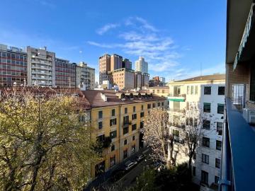 Abitazione completamente ristrutturata con balcone