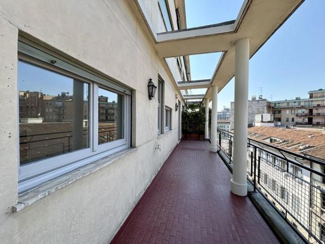 Abitazione con terrazzo e balcone