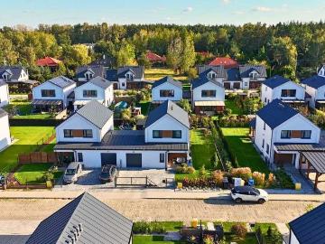Urokliwy bliźniak 155 m² z bajkowym ogrodem i garażem