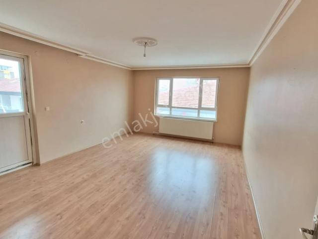 Abidin Paşada Asansörlü 3. Katta 3+1 Full Yapılı Kiralık Daire