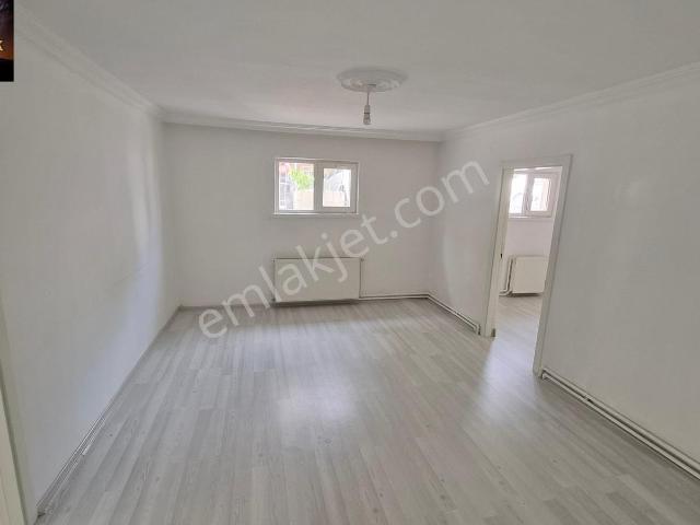 Abidin Paşada Hataneye Metroya Yakın 3+1 Kiralık Daire