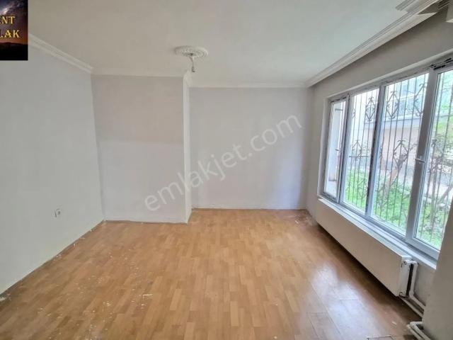 Abidin Paşada Kot 2 De 2+1 Satılık Bahçe Katı Daire