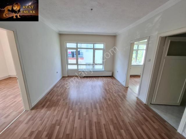 Abidinpaşada Metroya Yakın Boyalı 2. Katta 3+1 Kiralık Daire