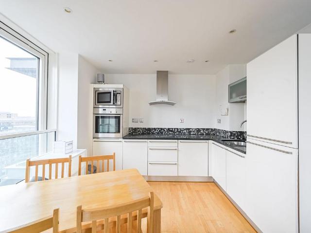 Ability Place, Isle Of Dogs, London, E14 2 bed flat to rent £2,600 pcm £600 pw