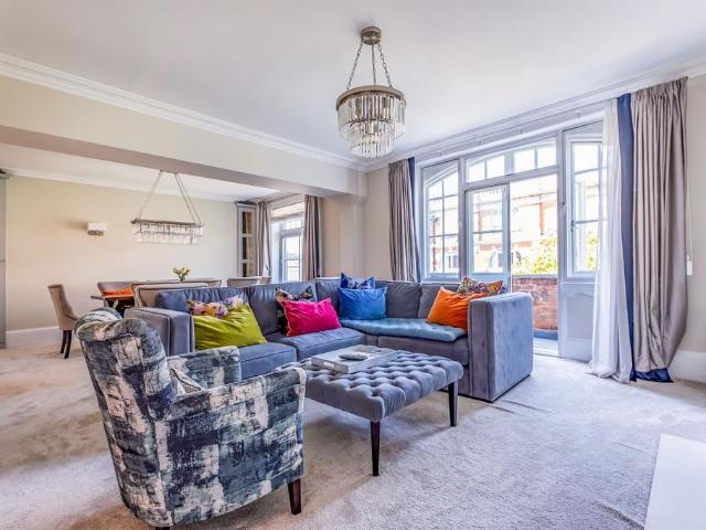 Abingdon Villas London W8 4 bed flat to rent £12,500 pcm £2,885 pw