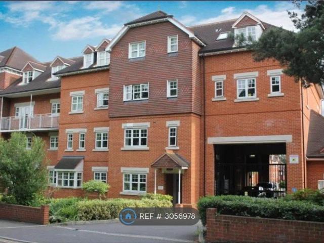 Abingdon Court, Woking GU22, 1 bed flat to rent, £1,450 pcm | PrimeLocation