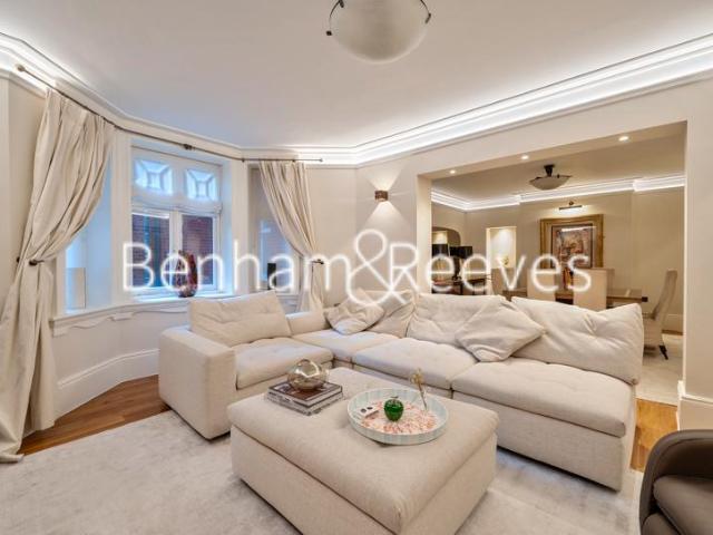 Abingdon Court, Kensington W8 5 bed apartment to rent £10,833 pcm £2,500 pw