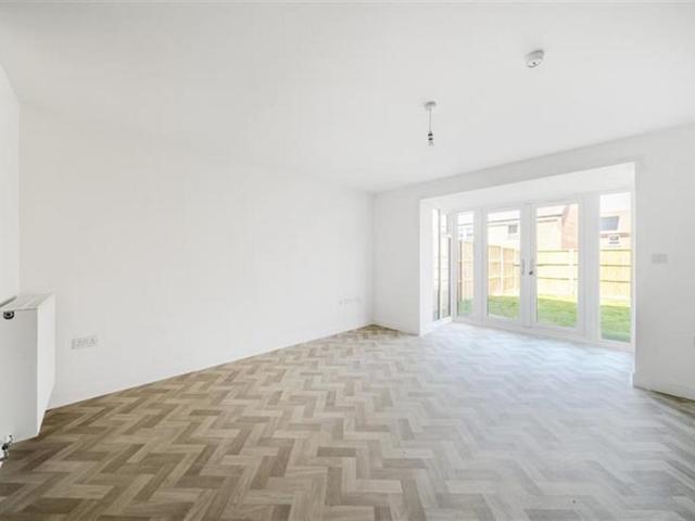 Abingdon OX14 3 bed semi detached house to rent £2,300 pcm £531 pw