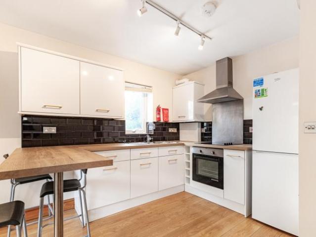Abingdon Road, Oxford 2 bed apartment to rent £1,750 pcm £404 pw