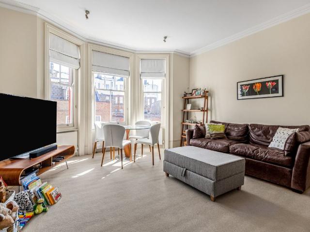 Abingdon Road, Kensington, London W8, 2 bed flat to rent, £4,250 pcm | PrimeLocation
