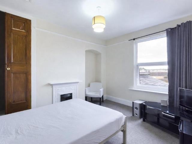 Abington Avenue, Northampton NN1 1 bed in a house share to rent £525 pcm £121 pw