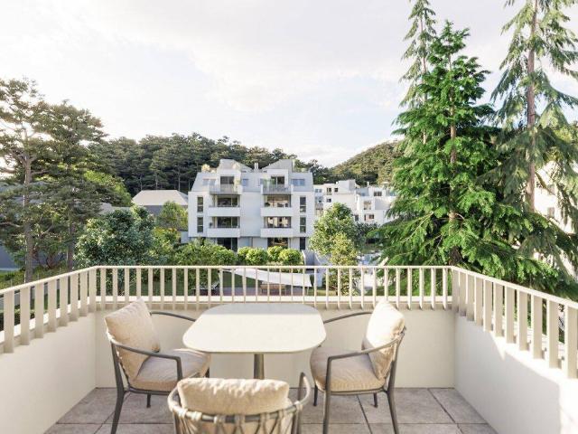 Abkühlen im hauseigenen Pool. Ihre Traumwohnung mit Terrasse oder Garten und Fernblick Nähe Maurer Wald PROVISIONSFREI !