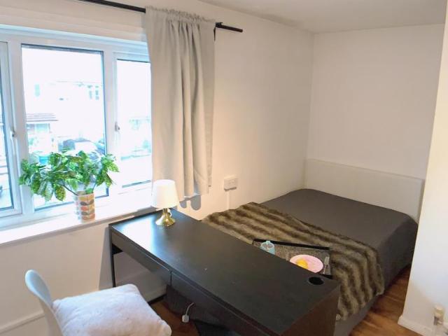 Ablett Street, LONDON, SE16 1 bed in a house share to rent £950 pcm £219 pw
