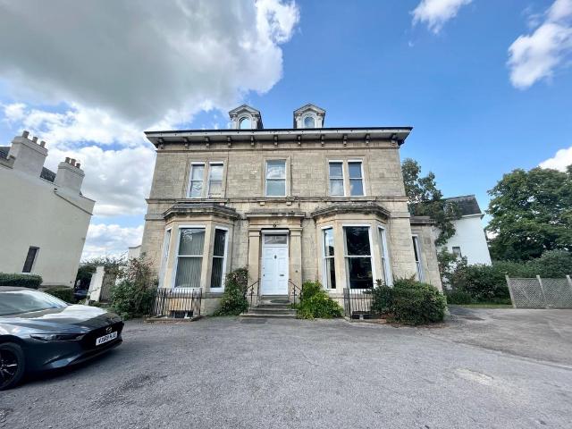 Ablington, Cheltenham, GL51 2 bed flat to rent £1,400 pcm £323 pw