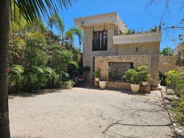 ABRIL GRAN OPORTUNIDAD 2 CASAS en VENTA precio en OFERTA, en Valladolid, Yucatán