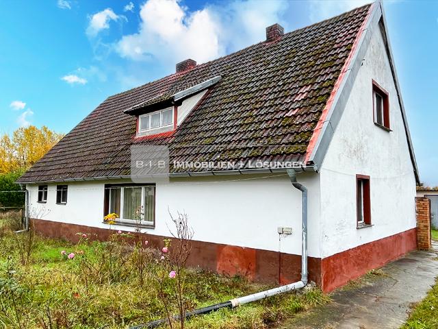 Abrissobjekt auf Baugrundstück / Grün und Ackerland in Schönefeld
