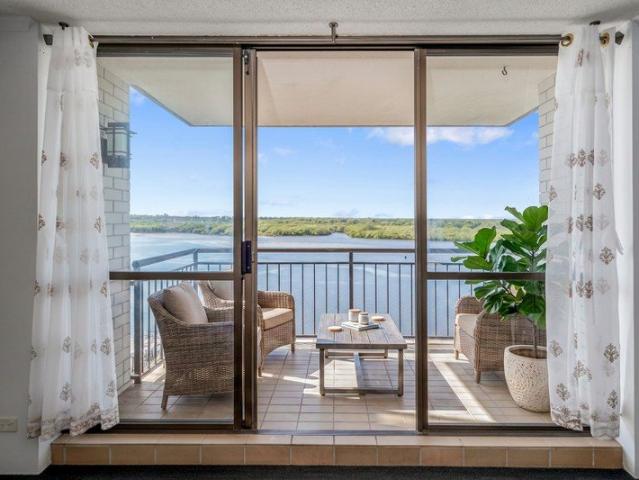Absolute Water Front Position with Million Dollar Views for a Fraction of the Price