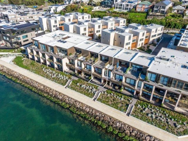 Absolute Water Frontage In Rippleside