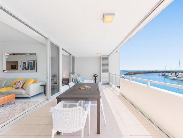 Absolute Waterfront Apartment
