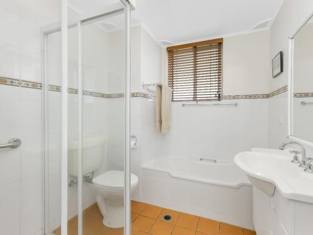 Absolute Waterfront Apartment & Stunning Caroline Bay Views