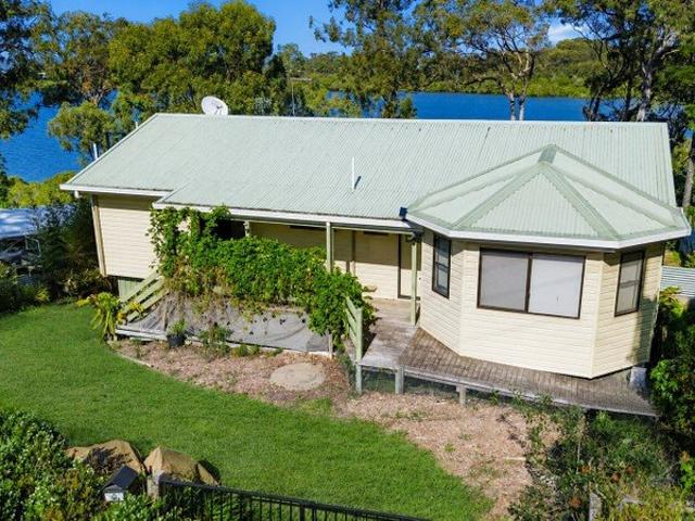 Absolute Waterfront, Exceptional Bay Views & Single Level Living