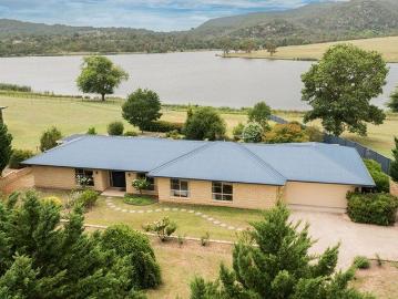 Absolute Waterfront Estate 3,114m² of Private Lakefront Living