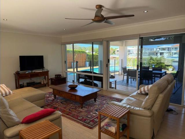 APPLICATION APPROVED 4 Month Lease Absolute Waterfront Furnished Home
