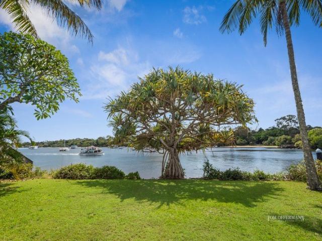 Absolute Waterfront, Irresistible Indulgent Potential  Holy Grail of Noosa Parade  Five Mins to Hastings Street